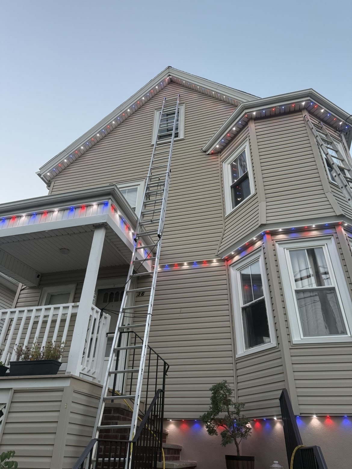 Residential permanent architectural lighting